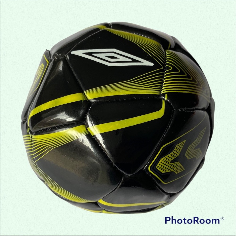 Umbro Kids Mini Soccer Ball Recreational Grass Size 1